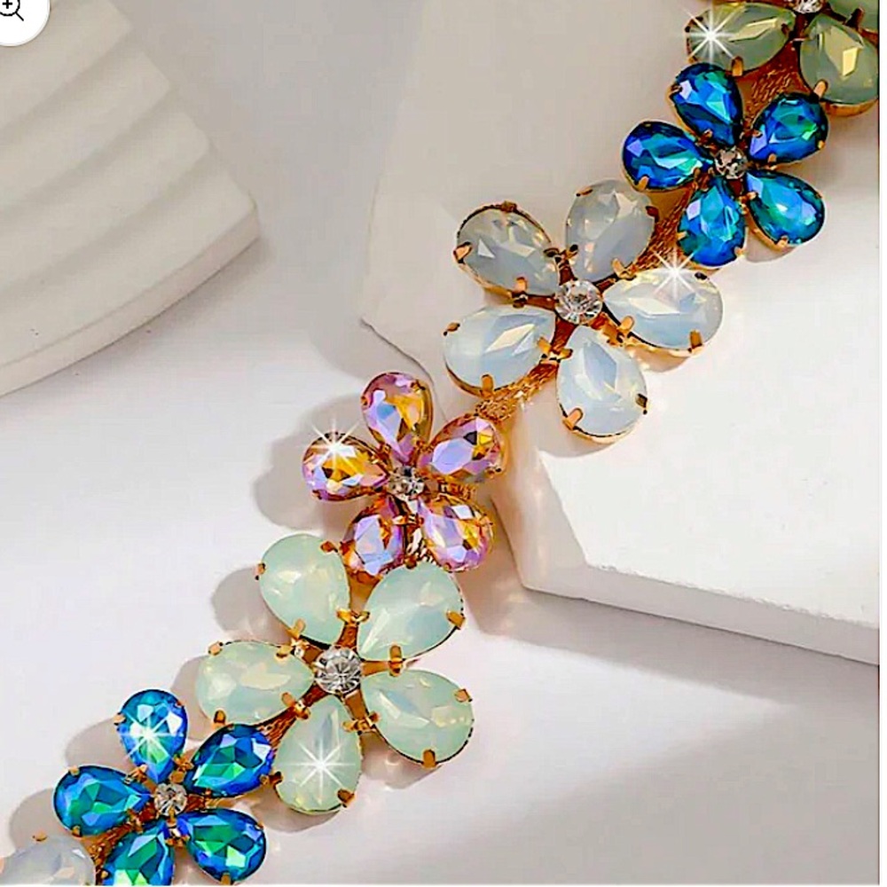 Elegant Austrian Crystal Flower Necklace Earrings Set Multi Color Gold State… - Picture 7 of 8